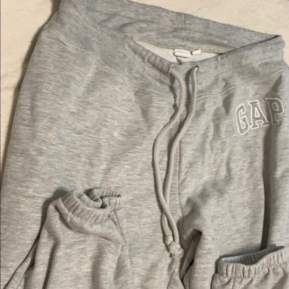 grey gap sweatpants